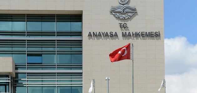 AYM’den yaşlılık aylığı kararı: İşten ayrılmak gerekmez