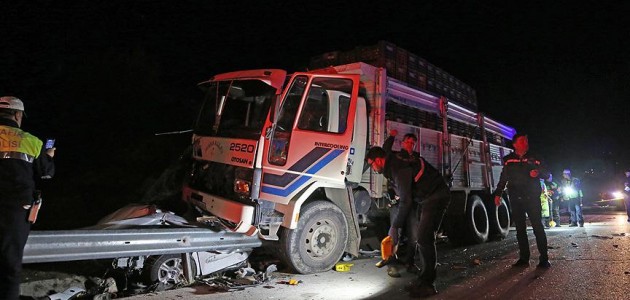  Mersin’de trafik kazası: 1 polis şehit, 2’si polis 8 yaralı