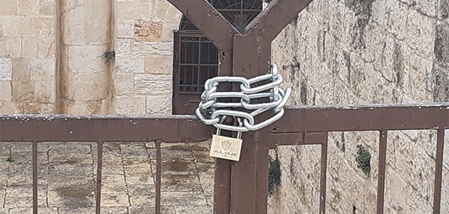   İsrail polisi Mescid-i Aksa’nın Rahmet Kapısı’na zincir vurdu
