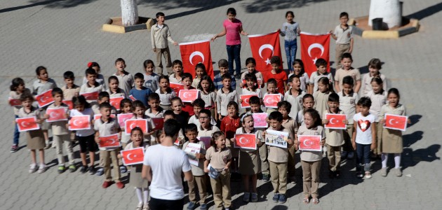  Öğrencilerden Mehmetçik’e destek 
