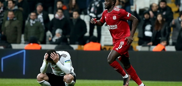  Beşiktaş lider Sivasspor karşısında tutunamadı
