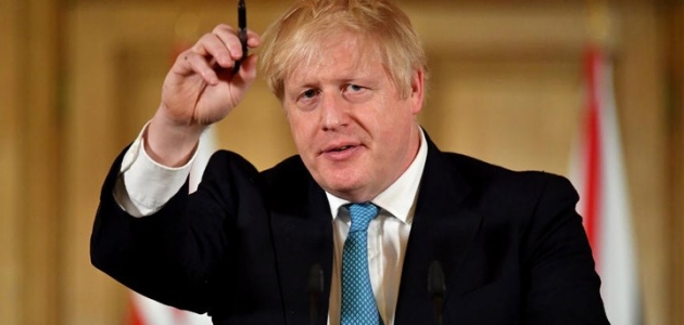  İngiltere Başbakanı Johnson, tedaviye cevap veriyor 