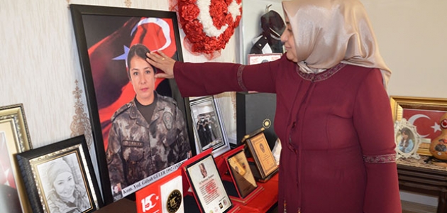  Şehit Gülşah komiserin annesi: Evlatsız olunur ama vatansız olunmaz  