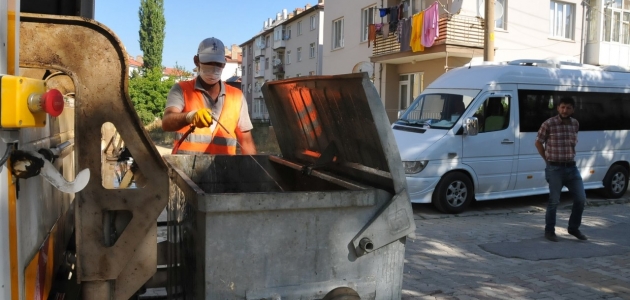  Akşehir’de çöp konteynerleri dezenfekte ediliyor 