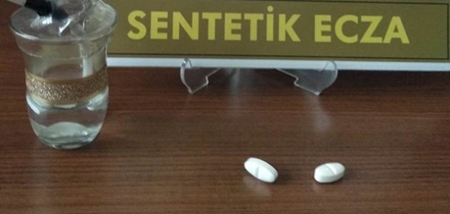  Konya’da araç içerisinde uyuşturucu kullanan 3 kişi polise yakalandı 