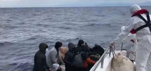  16 düzensiz göçmen kurtarıldı
