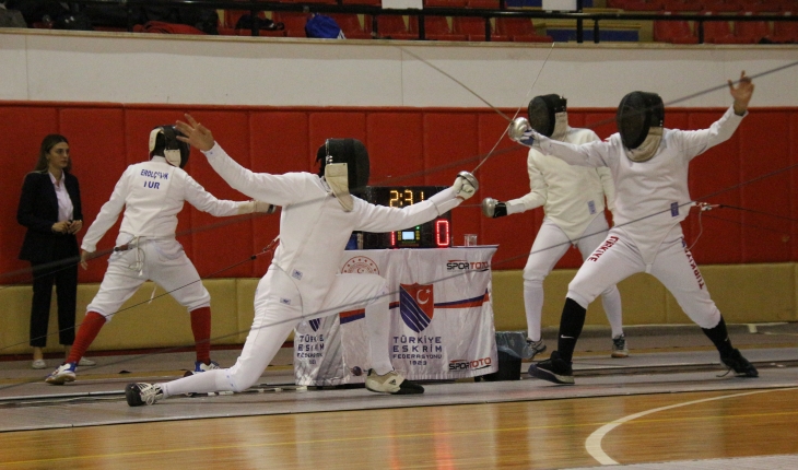 Gençler Epe, Flöre ve Kılıç Açık Turnuvası Konya’da başladı