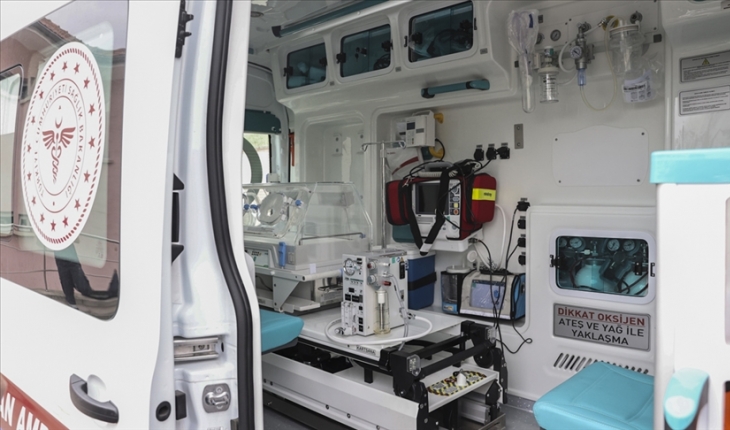 ​Yenidoğan ambulanslarıyla 20 bin bebek hayata tutundu