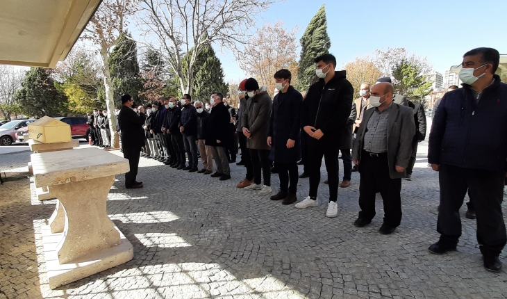Konya’da Kovid-19 nedeniyle vefat eden öğretmenin cenazesi defnedildi
