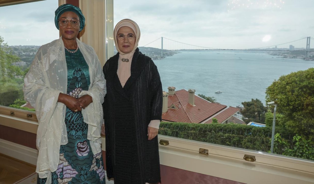 Emine Erdoğan Nijerya Devlet Başkanı’nın eşi Oluremi Tinubu’yla görüştü