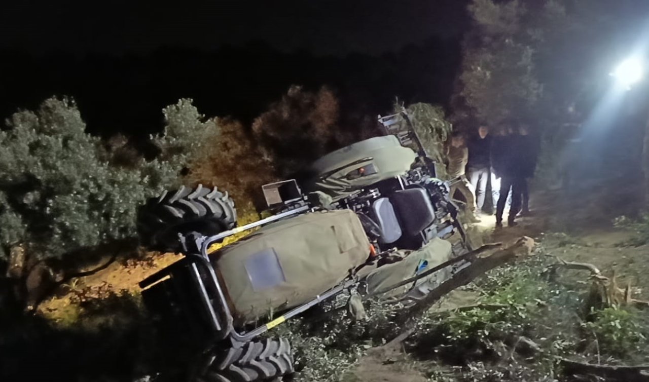  Zeytin bahçesini sürerken dereye devrilen traktörün altında kalarak öldü