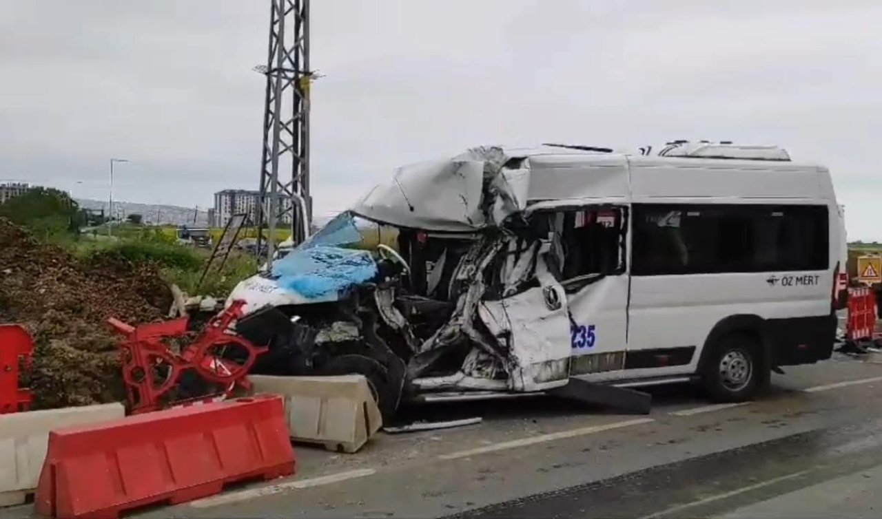 İşçileri taşıyan servis minibüsü ile midibüs çarpıştı: 1’ağır 6 yaralı