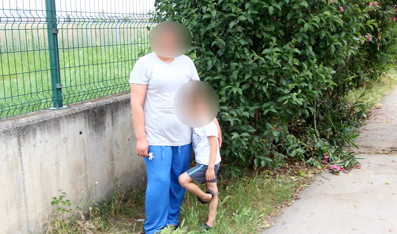 Mahalle ayağa kalktı! 4 yaşındaki erkek çocuğa taciz iddiası: Tüm eşyalarını attılar!