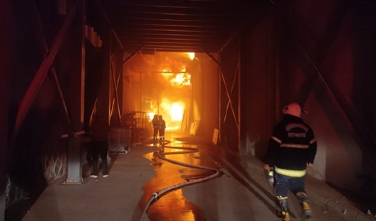Fabrikadaki yangın düşen yıldırımdan çıkmış; 30 milyon TL zarar tespit edildi
