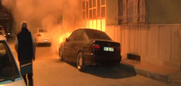   Konya'da otomobil yangınına kovalarla müdahale!    