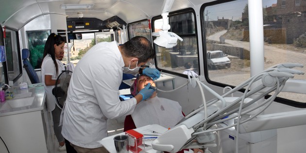 NEÜ gezici ağız ve diş sağlığı kliniği ilk ziyaretini Kilistra’ya yaptı