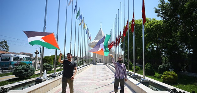  Konya’da bayraklar Filistin için yarıya indi