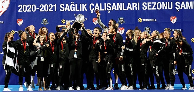  Turkcell Kadın Futbol Ligi’nde Beşiktaş Vodafone şampiyon oldu