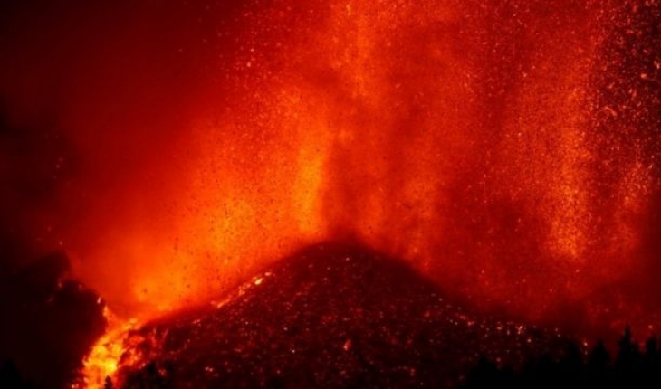 İspanya’da yanardağdan çıkan lavlar 434 hektarlık alana yayıldı