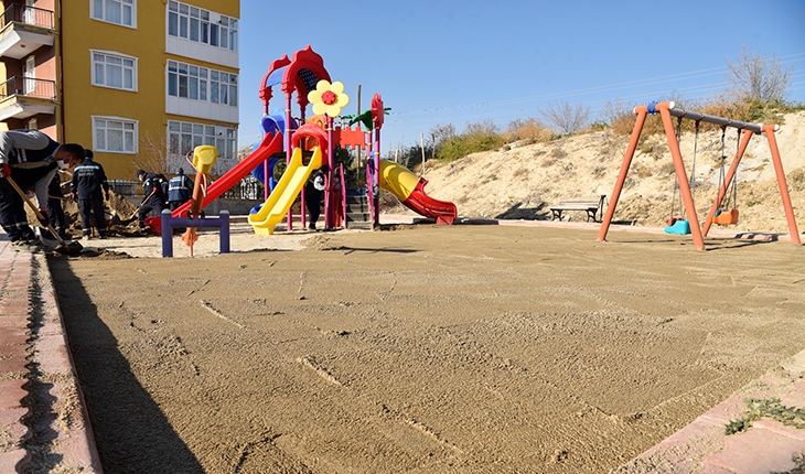 Selçuklu’da 71 çocuk parkının kumu değişti