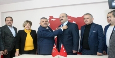 CHP ve İyi Parti'den istifa eden 27 kişi MHP'ye katıldı