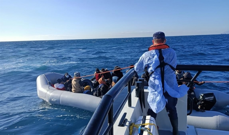 Yunanistan’ın ölüme ittiği 52 göçmen kurtarıldı