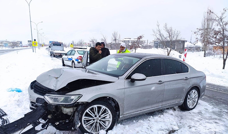 Konya’da iki ayrı kazada 4 kişi yaralandı