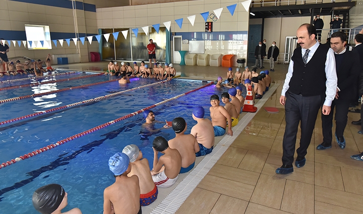 Başkan Altay: 3 bin 500 öğrencimize yüzme öğretiyoruz