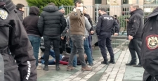 Çağlayan Adliyesi önünde polise bıçaklı saldırı
