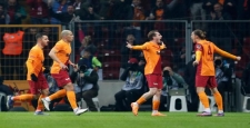 Galatasaray ile Dinamo Kiev, çocuklar için sahaya çıkıyor