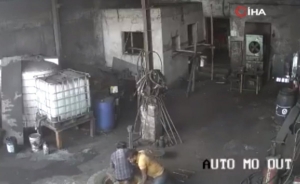 Hindistan’da buldozer lastiği şişilirken patladı: 2 ölü