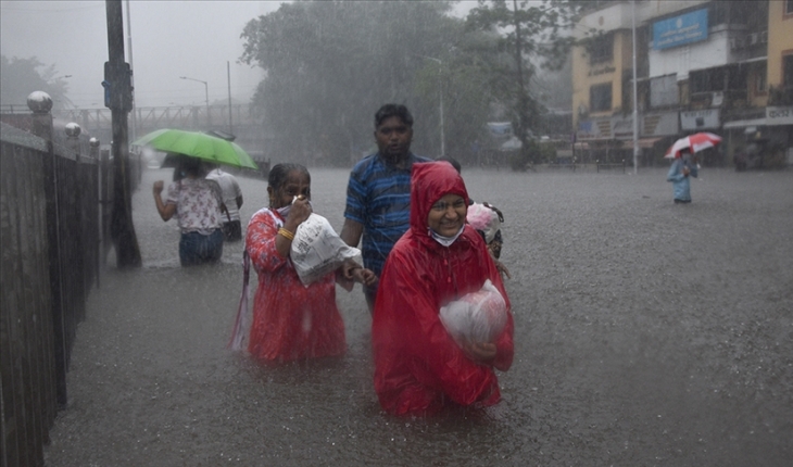 Hindistan ve Bangladeş’teki sel, heyelan ve fırtınalarda en az 57 kişi öldü