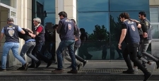 Konya'da internetten yasa dışı bahis oynatan 3 kişi yakalandı