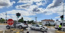 Konya’da çarpışan araçlardaki 3 kişi yaralandı