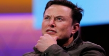 Elon Musk “zihnini buluta yüklediğini“ söyledi