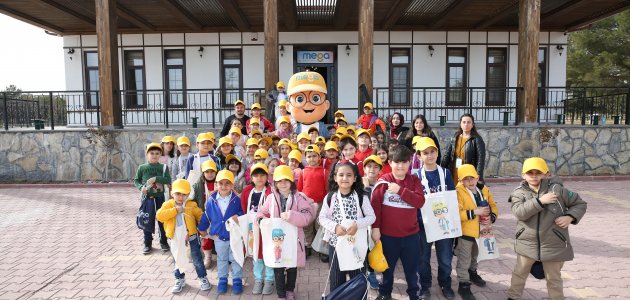 Deprem bölgesinden gelen çocuklar MEGA ile tanıştı