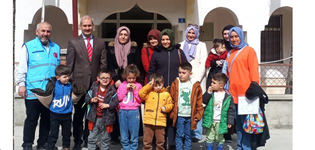 Beyşehir’de Kuran Kursu öğrencileri harçlıklarını depremzede ailelere bağışladı