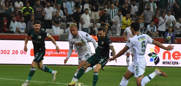 Anadolu Kartalı gole engel olamıyor