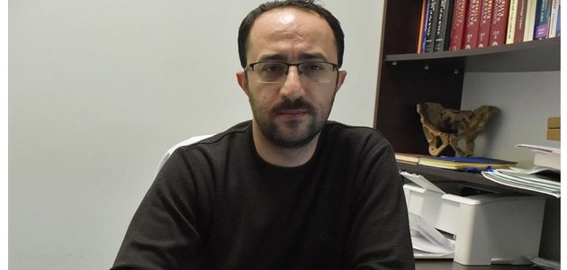 Depremzede doktor meslektaşlarıyla yaraları sarıyor 