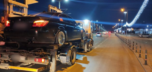 Otomobiline çakar takan sürücünün ehliyetine el konuldu