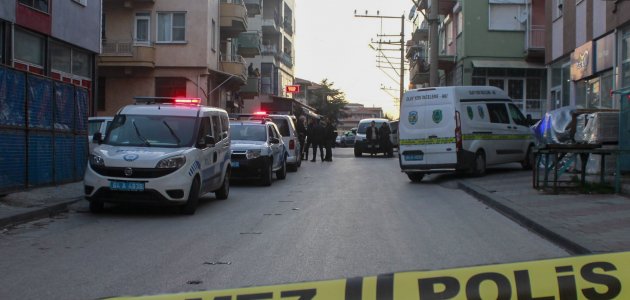 Evine baskına gelen kişilere tüfekle karşılık verdi