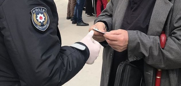 Akşehir’de kumar oynarken yakalanan 4 kişiye para cezası