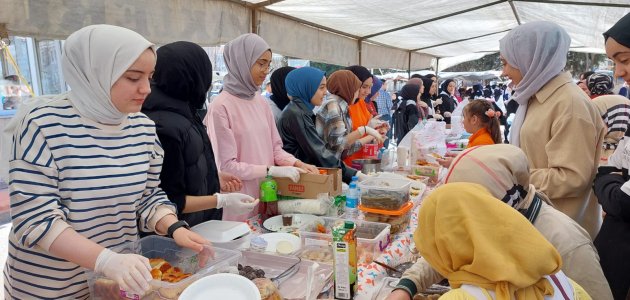 Konya’da depremzedeler yararına kermes