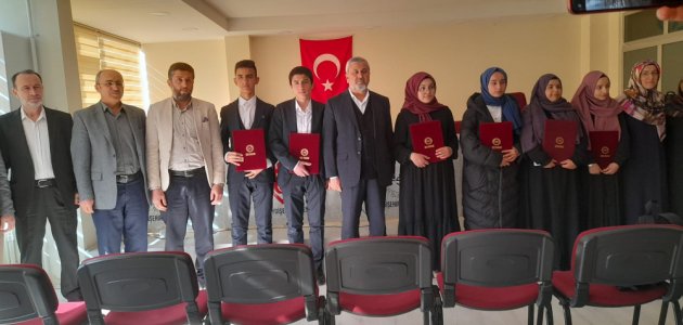 Seydişehir’de öğrenciler hafızlık belgelerini aldı