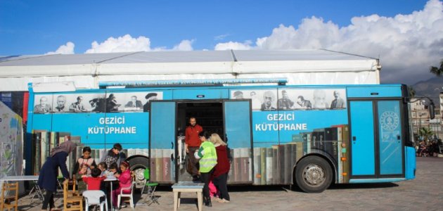 Gezici kütüphane İskenderunlu depremzede çocukların hizmetinde