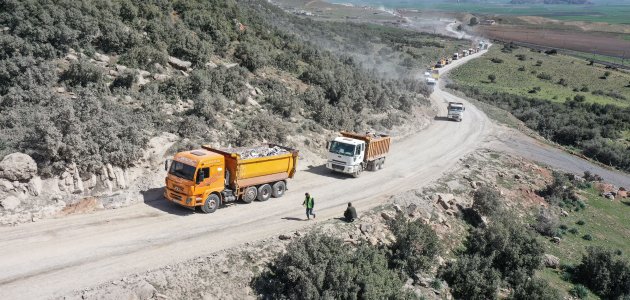 Günde ortalama 1500 kamyonla enkaz taşınıyor