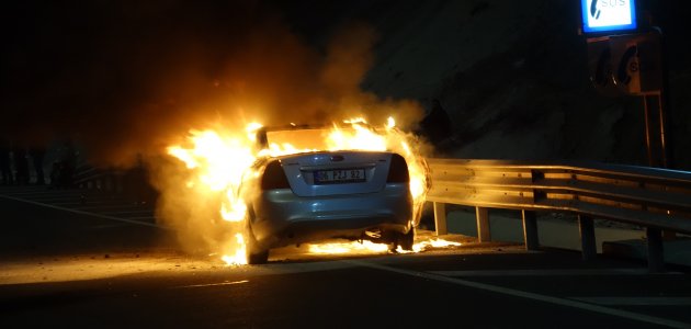  Kahramanmaraş’ta seyir halindeki otomobilde yangın çıktı
