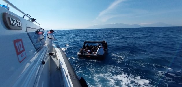 İzmir açıklarında 18 düzensiz göçmen kurtarıldı