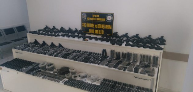 Konya’da polisin operasyon yaptığı iş yerinden cephanelik çıktı!