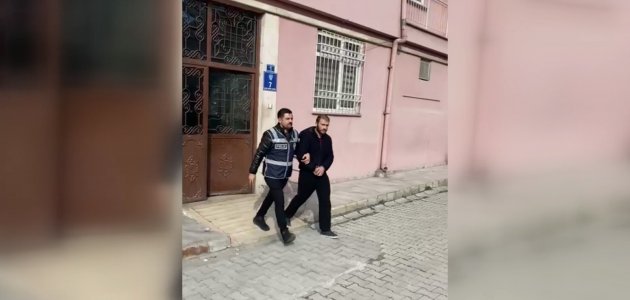 Konya’da kuyumcu dolandırıcısı polisten kaçamadı